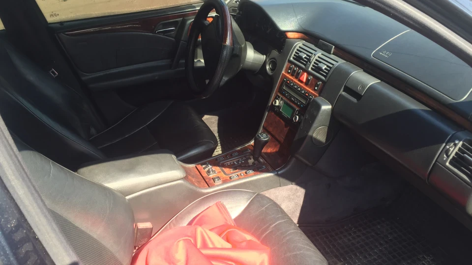 Mercedes-Benz E-Class 3