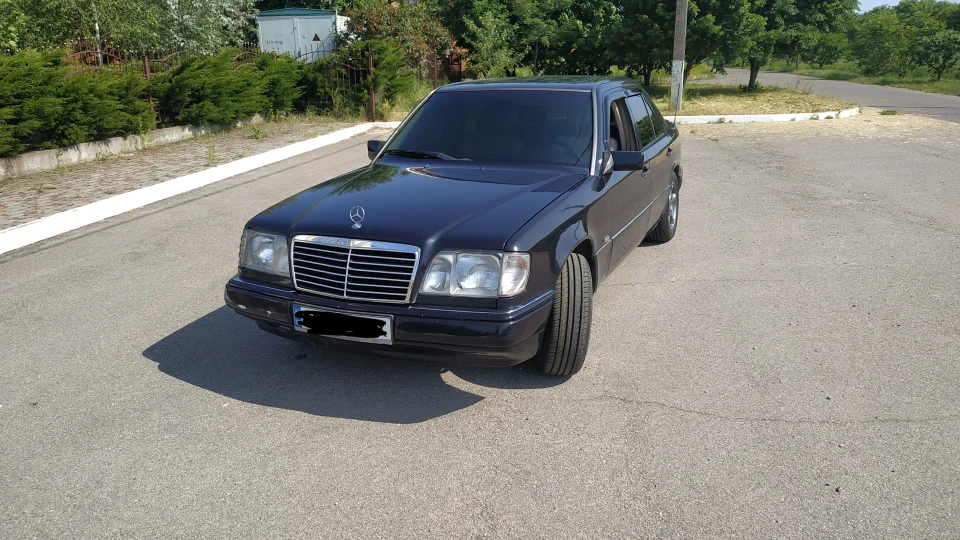 Mercedes-Benz E-Class 2