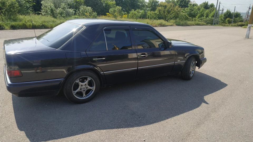 Mercedes-Benz E-Class 5