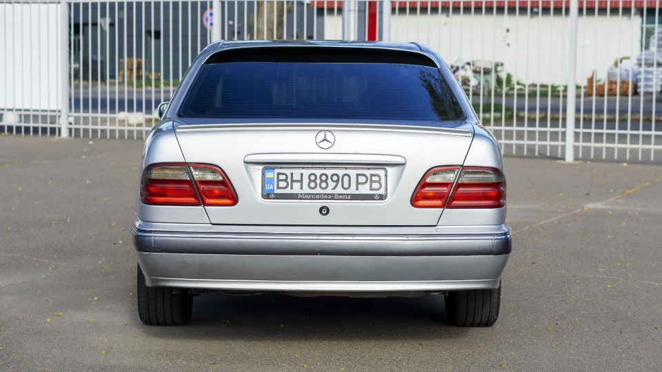 Mercedes-Benz E-Class 2