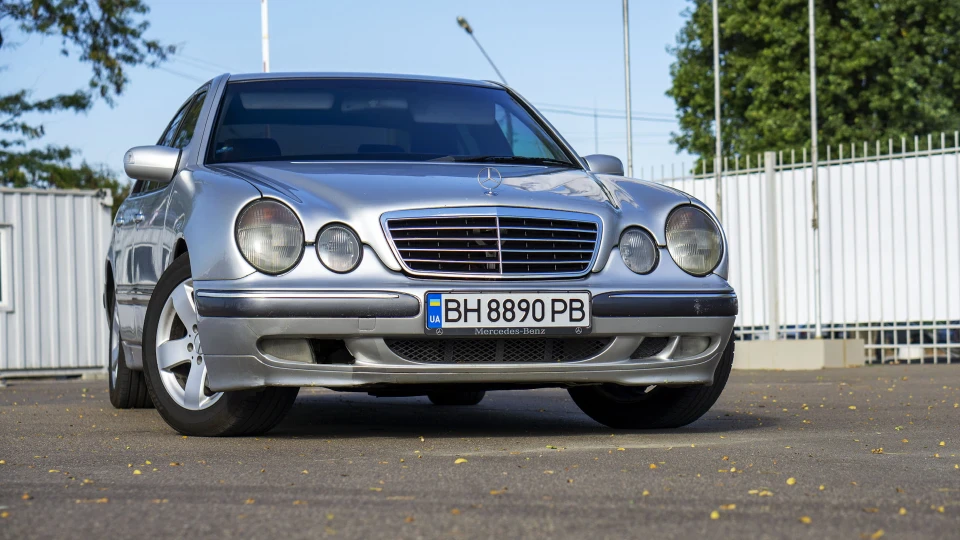 Mercedes-Benz E-Class 3