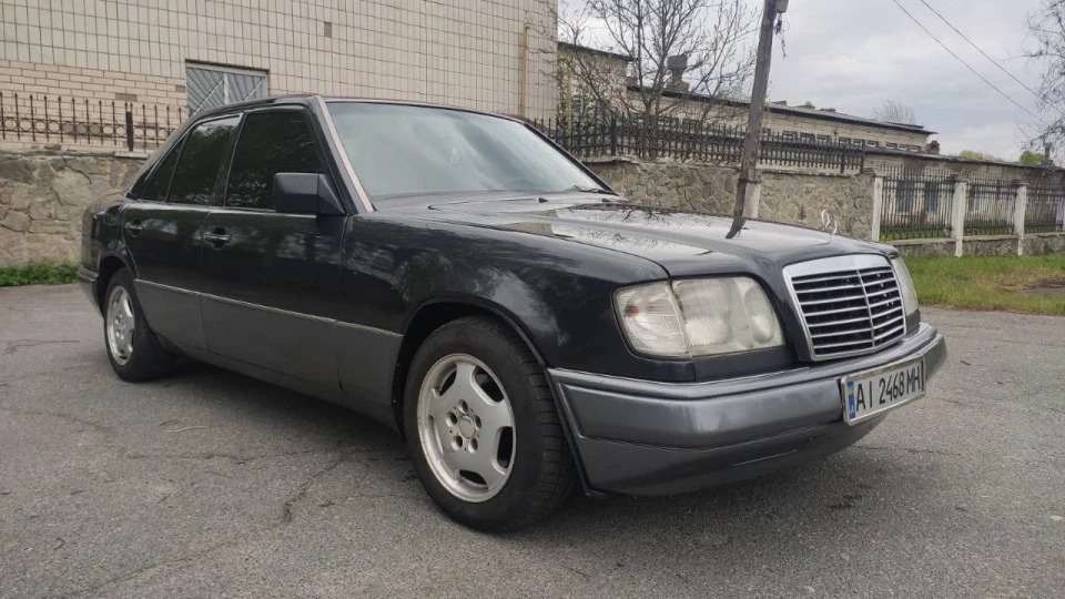 Mercedes-Benz E-Class 2