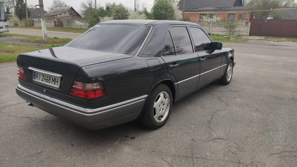 Mercedes-Benz E-Class 3