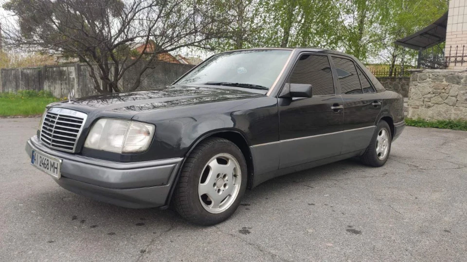 Mercedes-Benz E-Class 4
