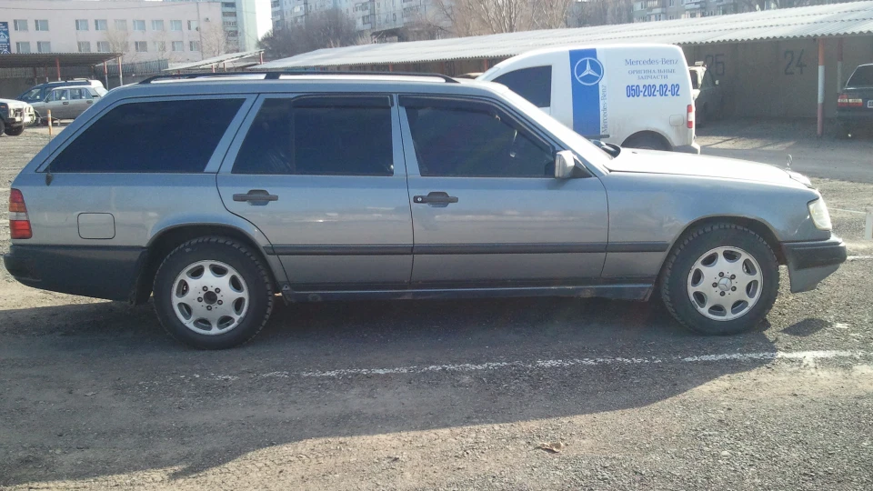 Mercedes-Benz E-Class 4