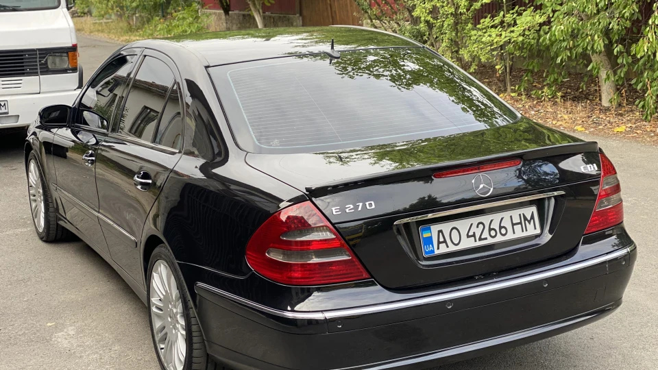 Mercedes-Benz E-Class 2
