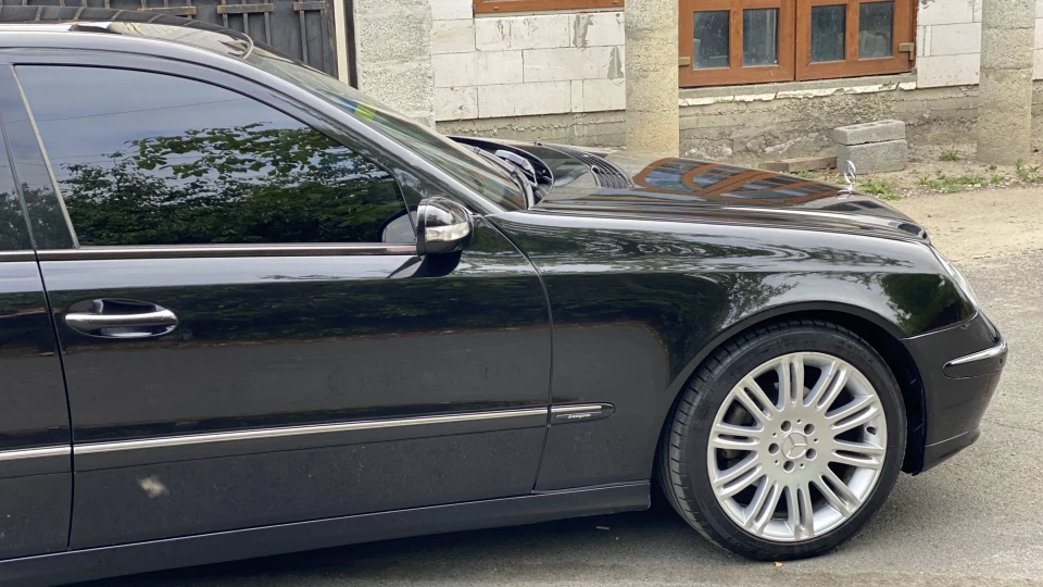 Mercedes-Benz E-Class 5
