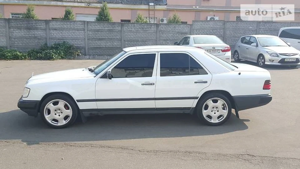 Mercedes-Benz E-Class 2