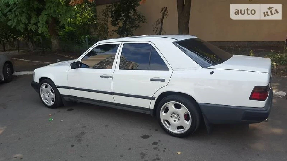 Mercedes-Benz E-Class 3