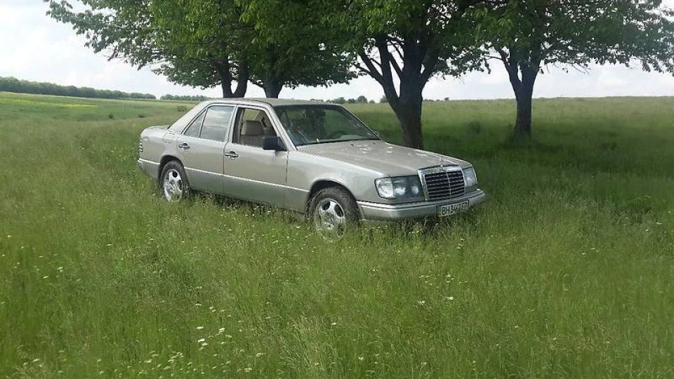 Mercedes-Benz E-Class 2