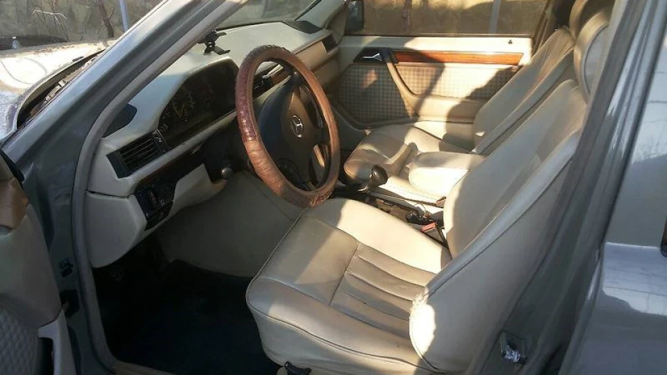 Mercedes-Benz E-Class 4