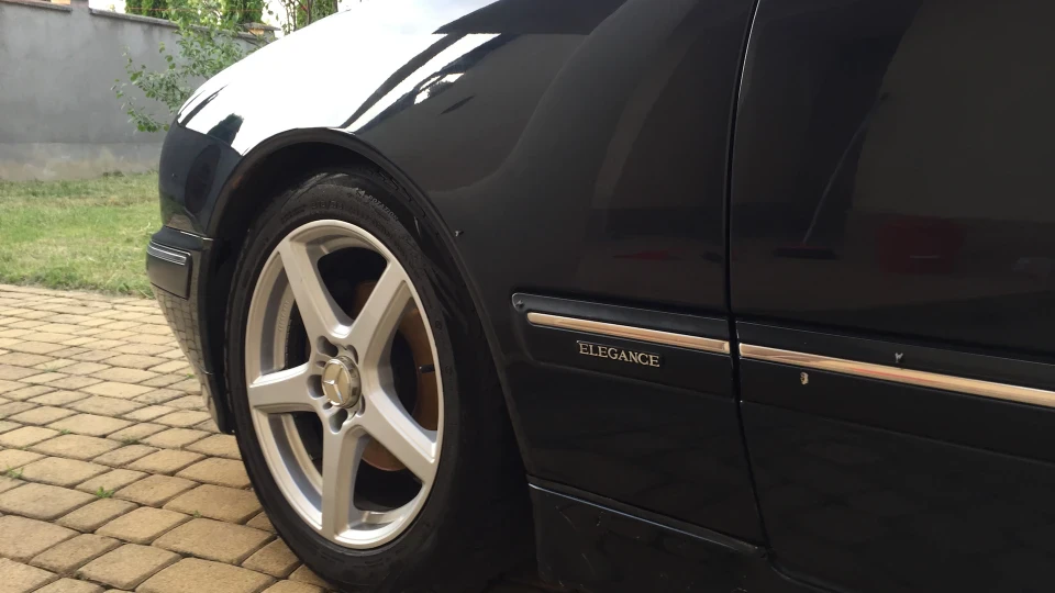 Mercedes-Benz E-Class 3