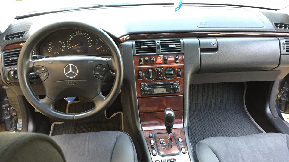 Mercedes-Benz E-Class 4