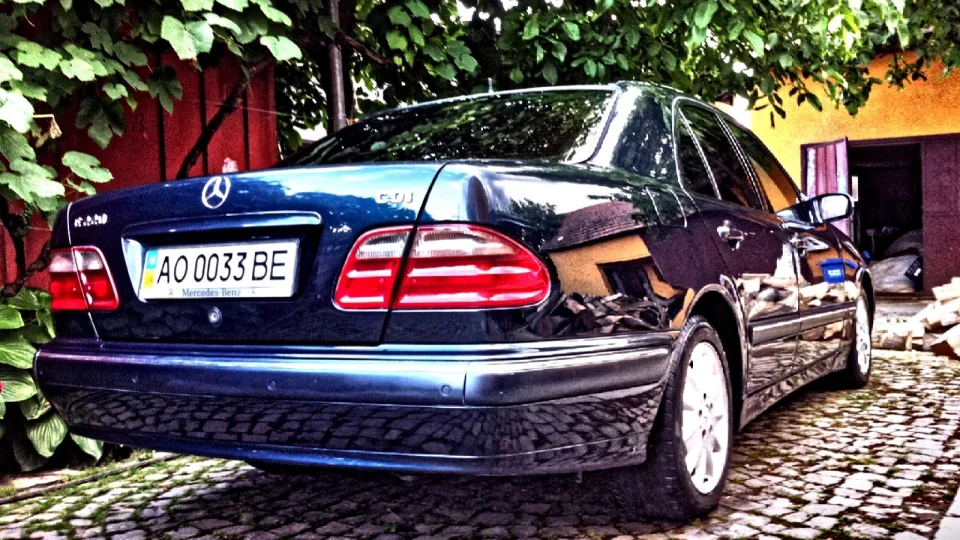 Mercedes-Benz E-Class 5