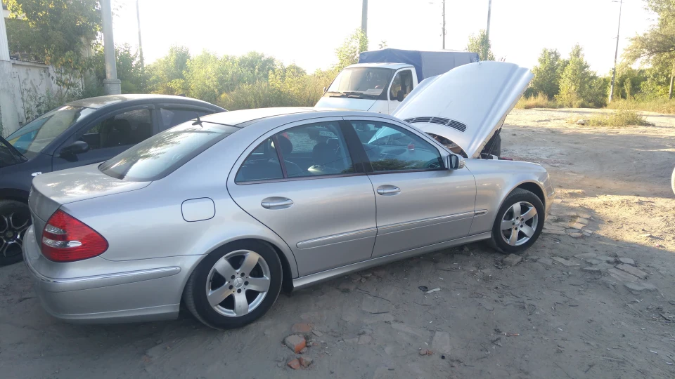 Mercedes-Benz E-Class 3