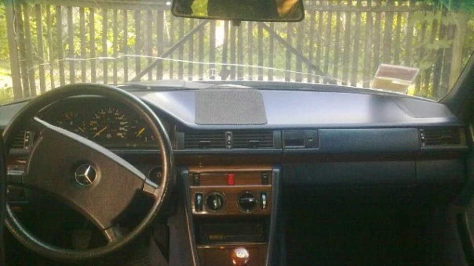 Mercedes-Benz E-Class 3