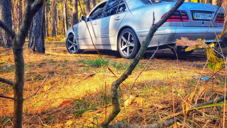 Mercedes-Benz E-Class 2