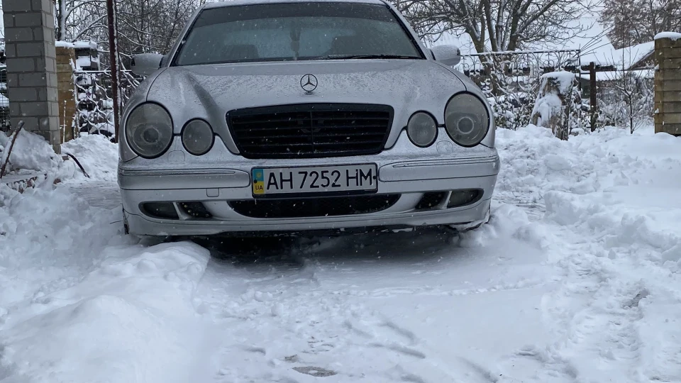 Mercedes-Benz E-Class 3