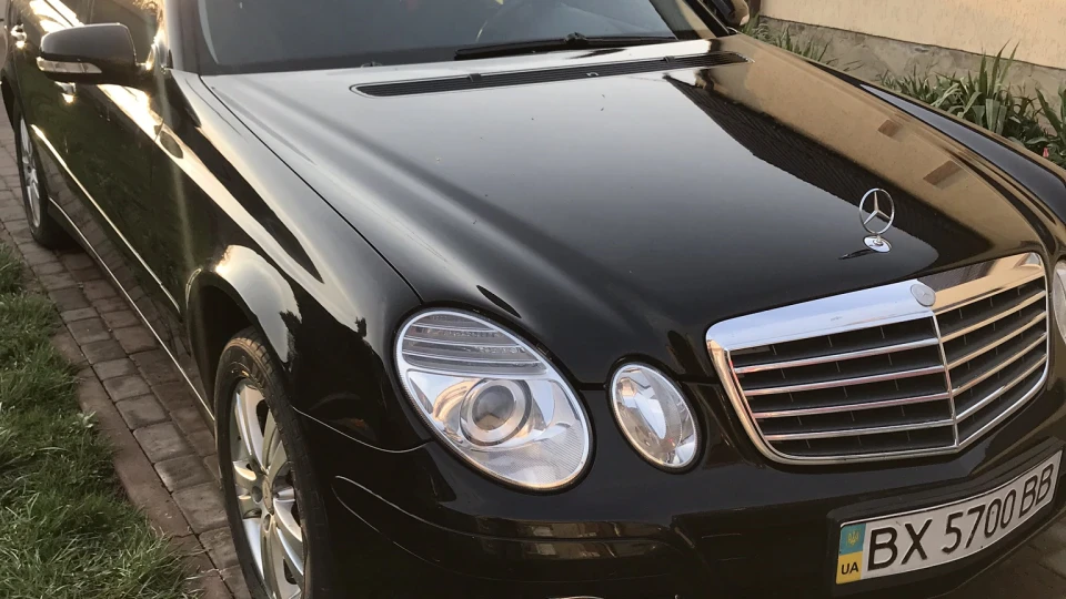 Mercedes-Benz E-Class 3