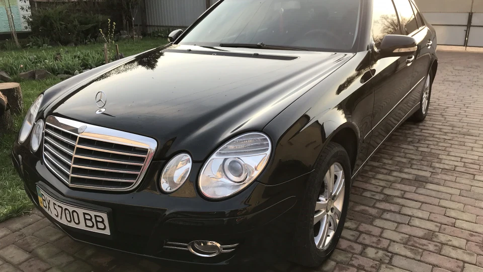 Mercedes-Benz E-Class 5