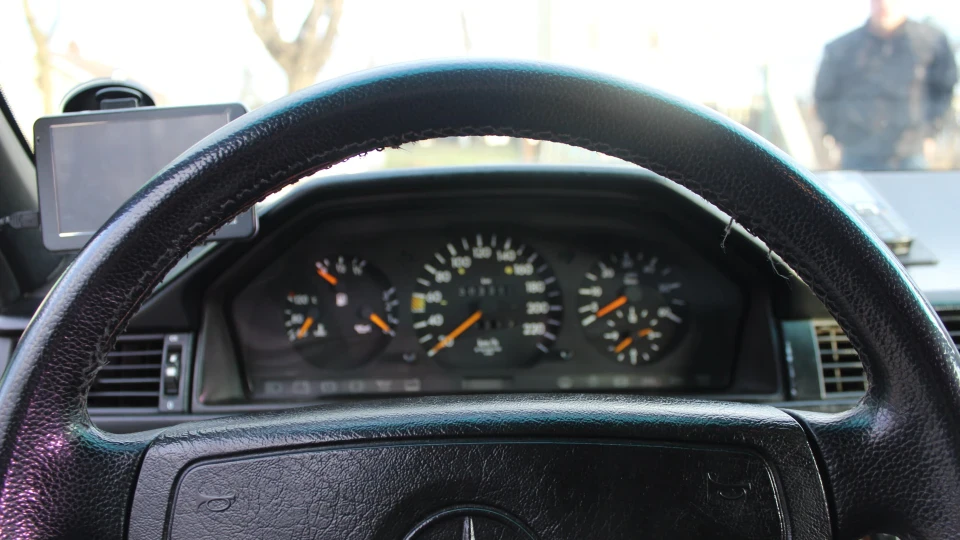 Mercedes-Benz E-Class 2