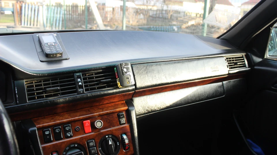 Mercedes-Benz E-Class 3