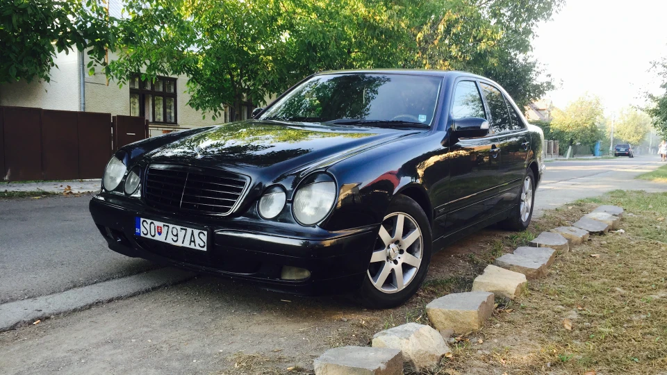 Mercedes-Benz E-Class 3