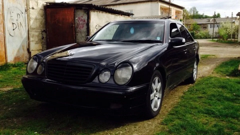 Mercedes-Benz E-Class 4