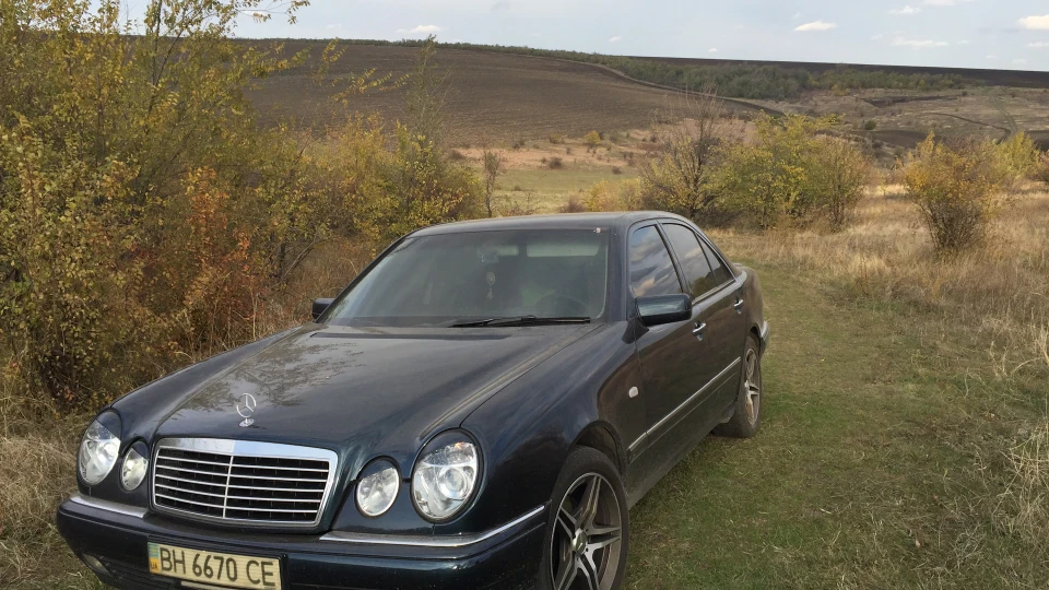 Mercedes-Benz E-Class 4