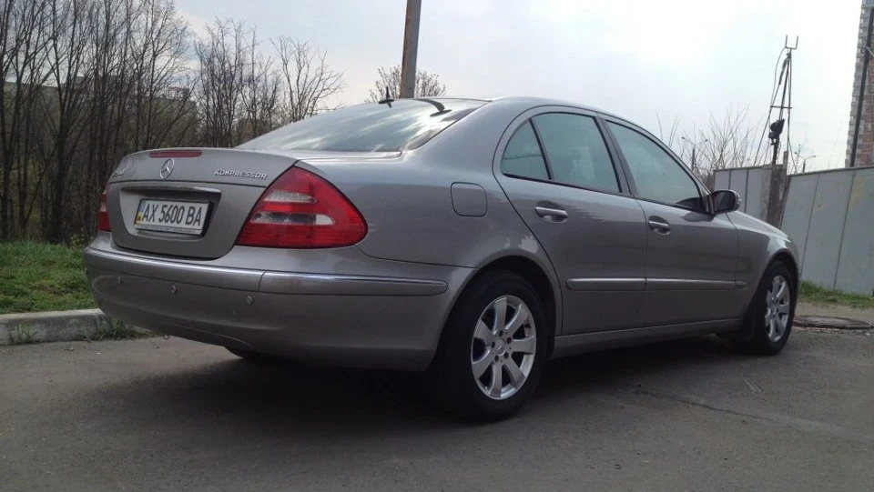 Mercedes-Benz E-Class 2