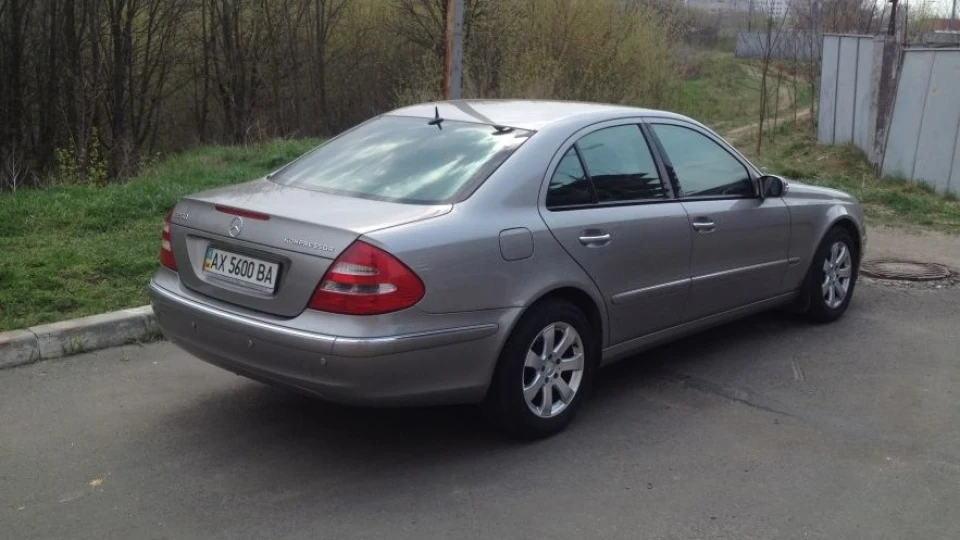 Mercedes-Benz E-Class 3