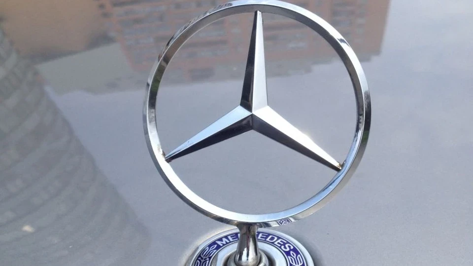 Mercedes-Benz E-Class 4