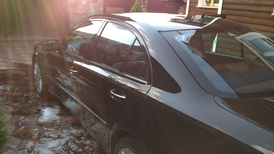 Mercedes-Benz E-Class 4