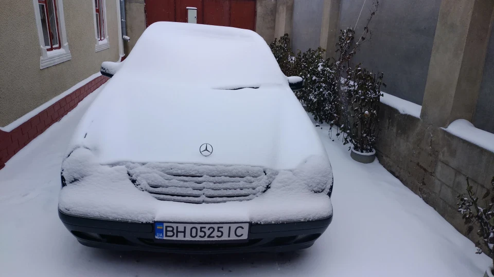 Mercedes-Benz E-Class 2