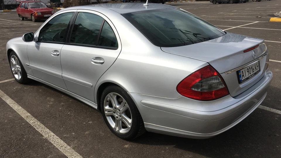 Mercedes-Benz E-Class 3