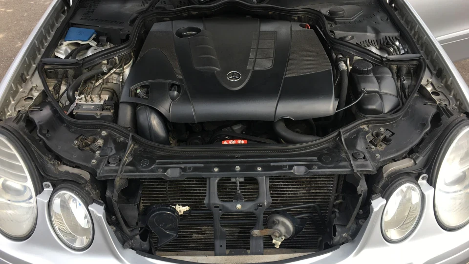 Mercedes-Benz E-Class 4