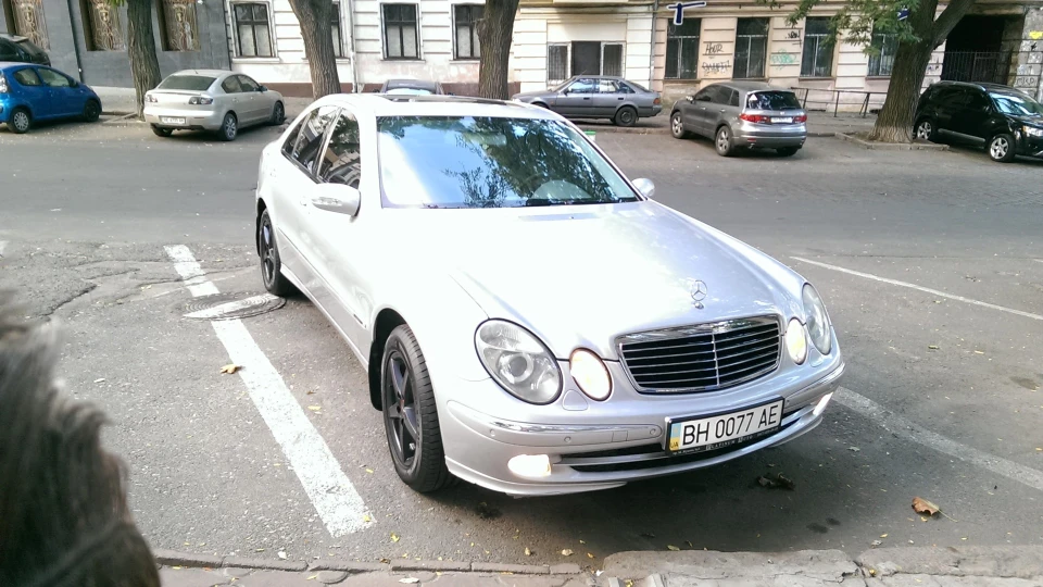 Mercedes-Benz E-Class 2