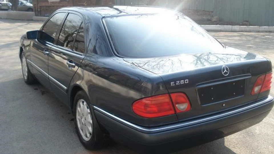 Mercedes-Benz E-Class 2