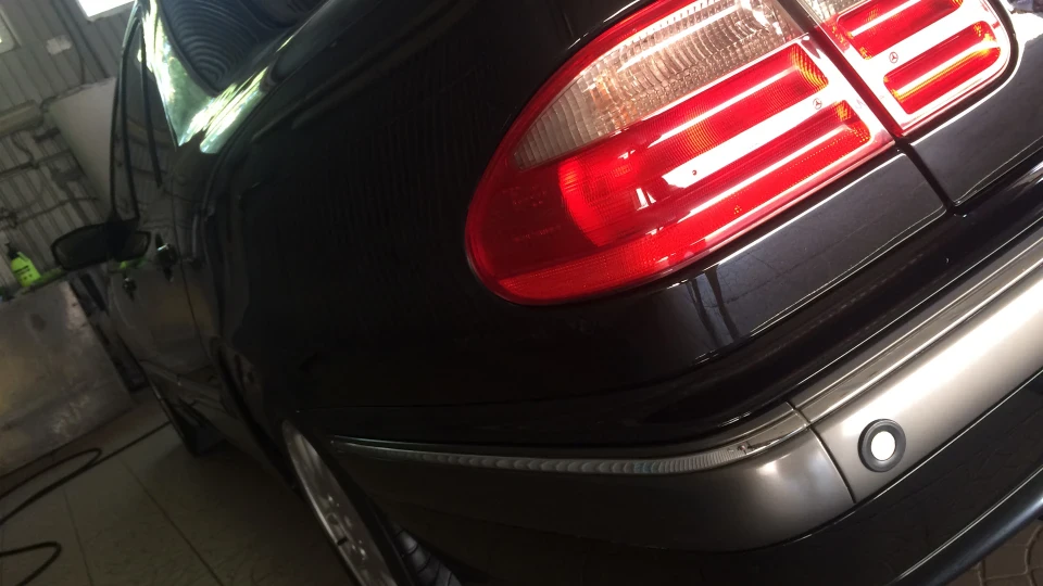 Mercedes-Benz E-Class 3