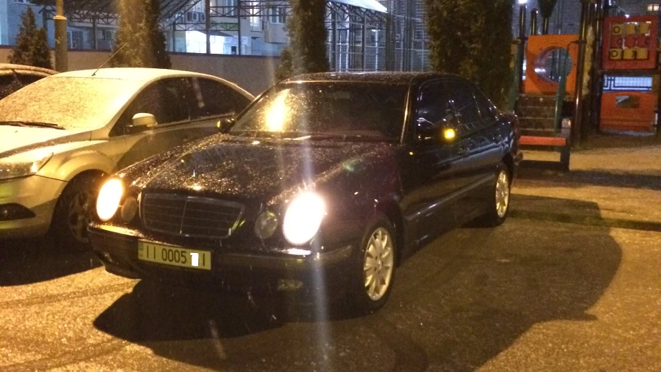 Mercedes-Benz E-Class 4