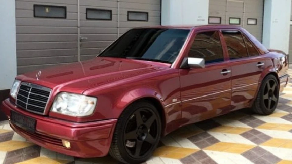 Mercedes-Benz E-Class 2