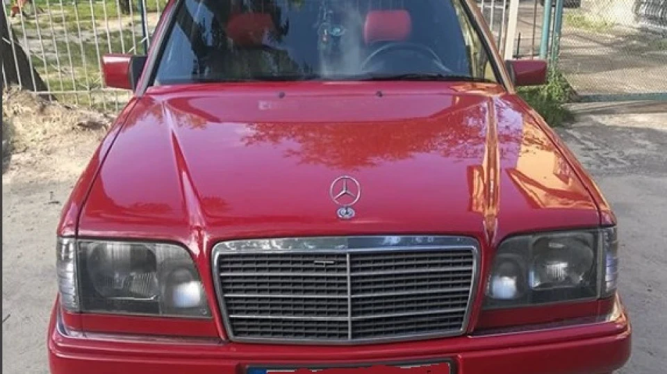 Mercedes-Benz E-Class 3