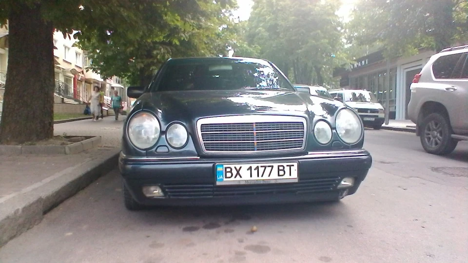Mercedes-Benz E-Class 2
