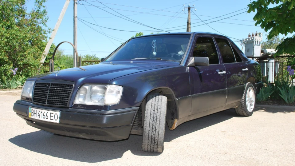 Mercedes-Benz E-Class 2