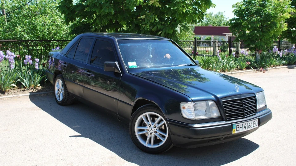 Mercedes-Benz E-Class 3