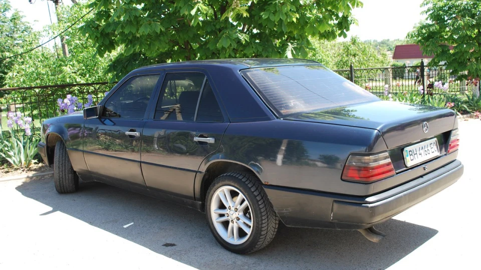 Mercedes-Benz E-Class 4