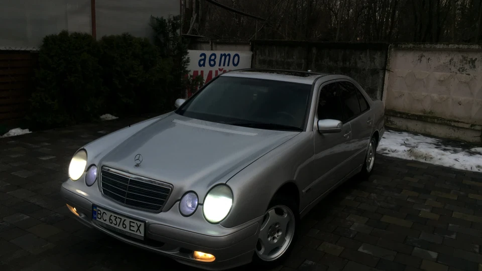 Mercedes-Benz E-Class 3