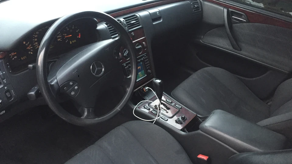Mercedes-Benz E-Class 4