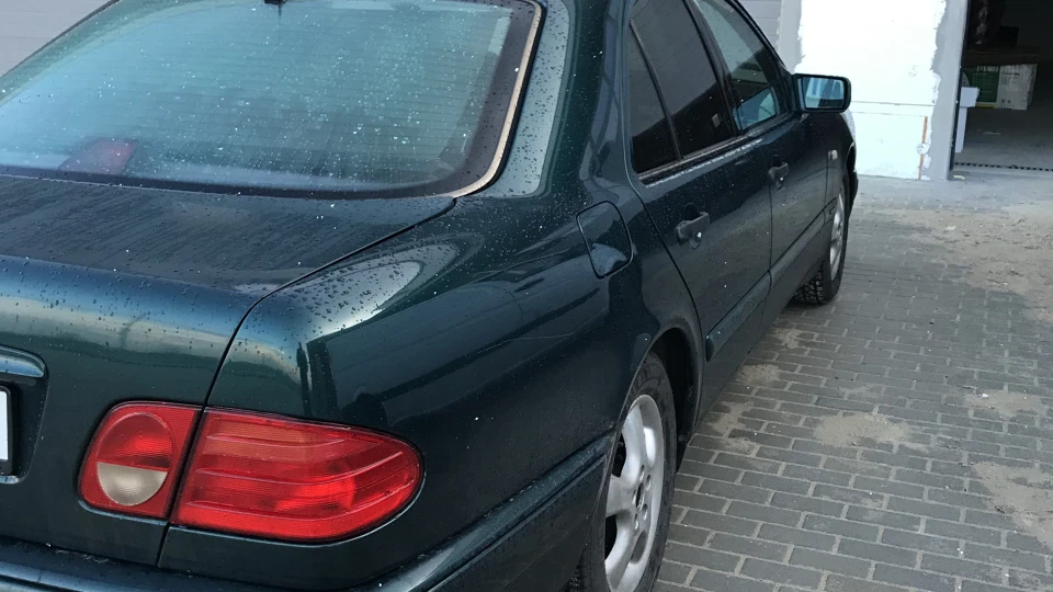 Mercedes-Benz E-Class 2