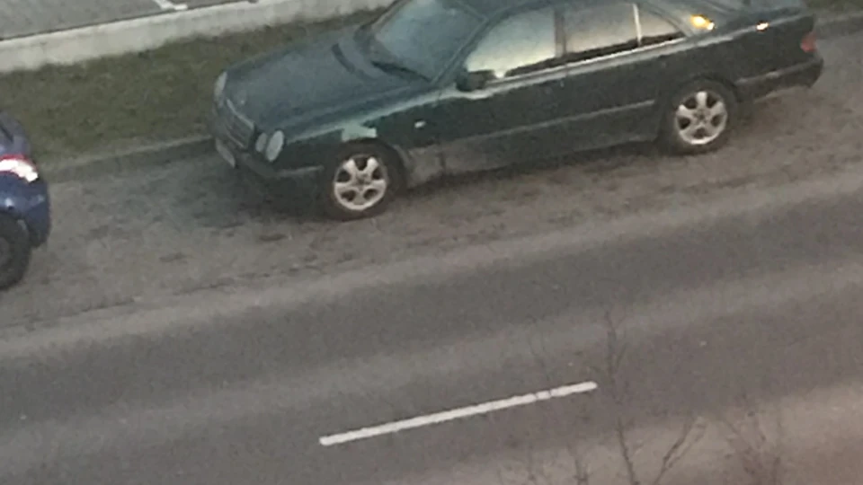 Mercedes-Benz E-Class 4